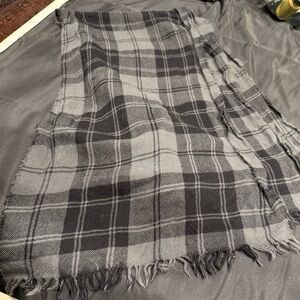 Lochcarron of Scotland Plaid Black and Gray Scarf Light Weight New Wool